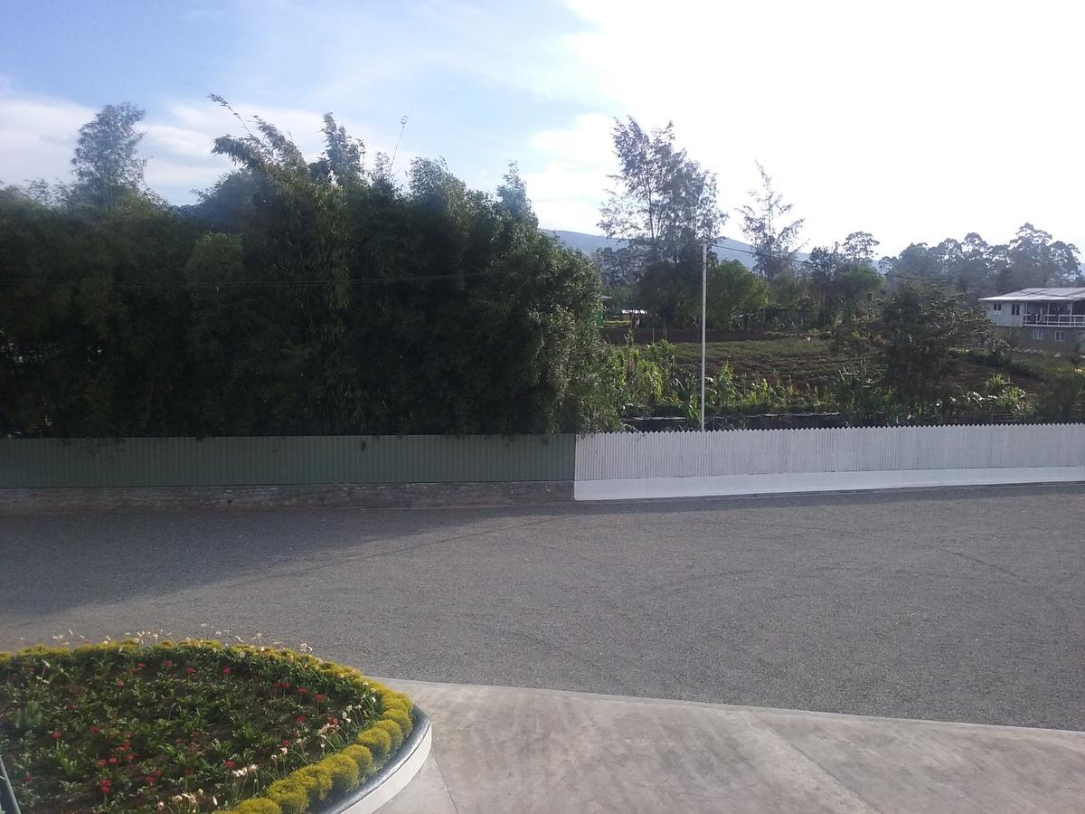 Mcroyal Hotel Mount Hagen Buitenkant foto