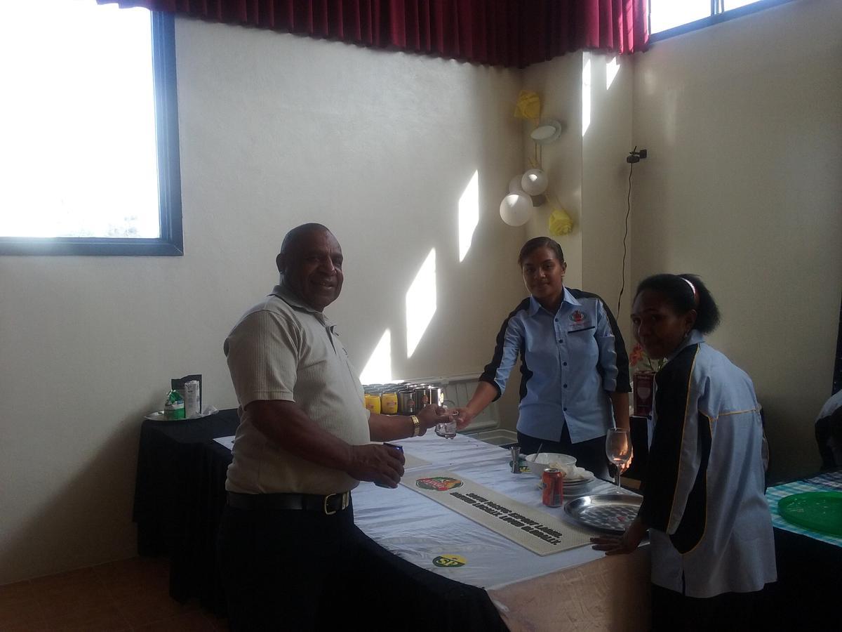 Mcroyal Hotel Mount Hagen Buitenkant foto