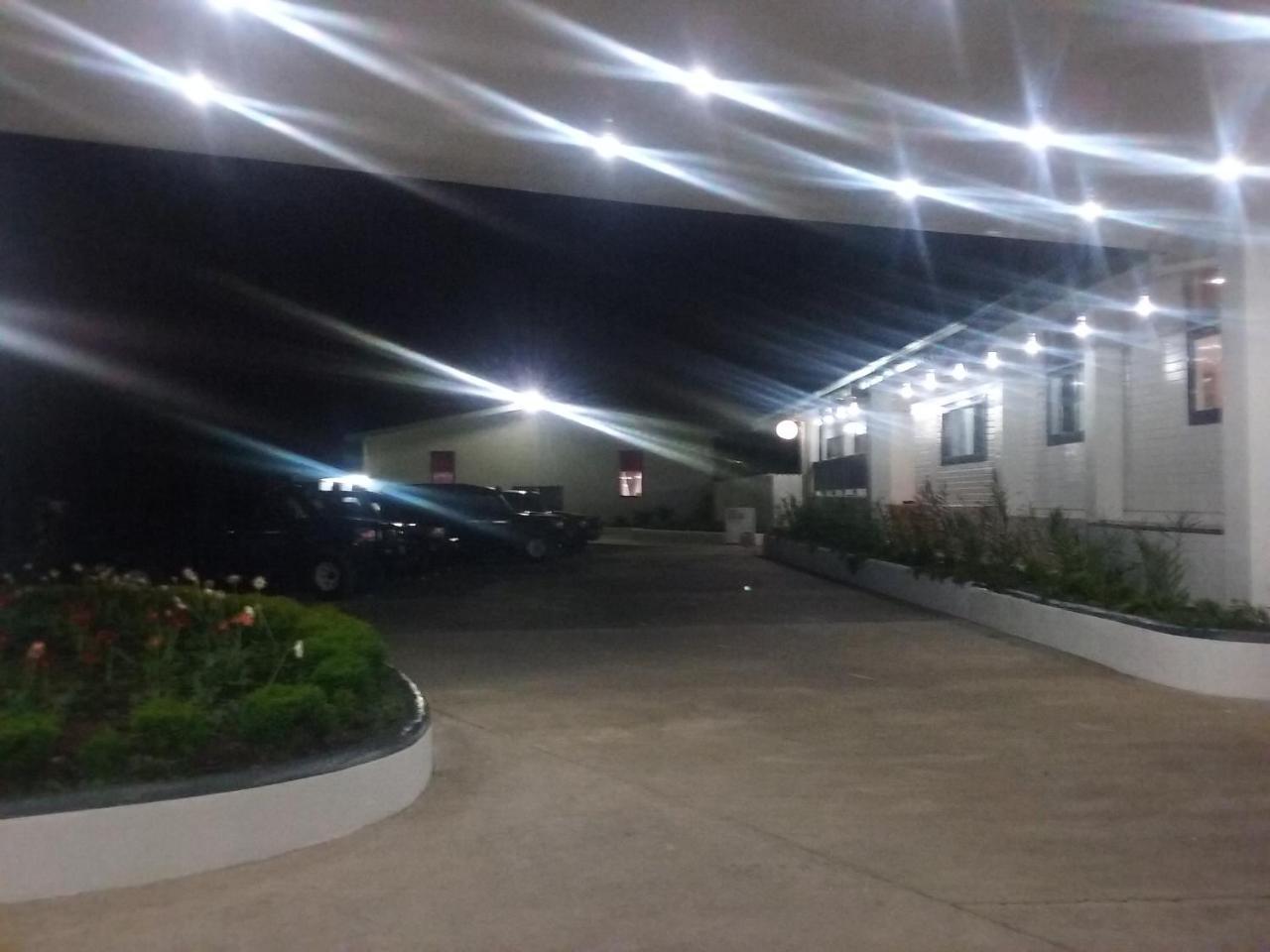 Mcroyal Hotel Mount Hagen Buitenkant foto